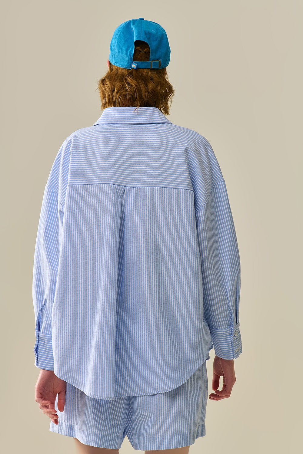 Camisa Azul con Rayas Blancas y Botones