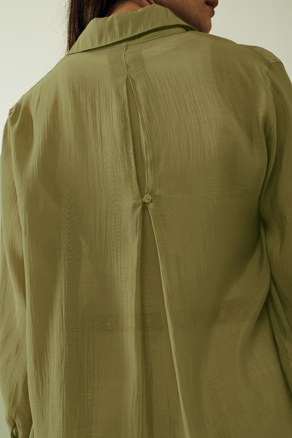 Camisa de gasa Kahki de manga larga y un bolsillo en el pecho