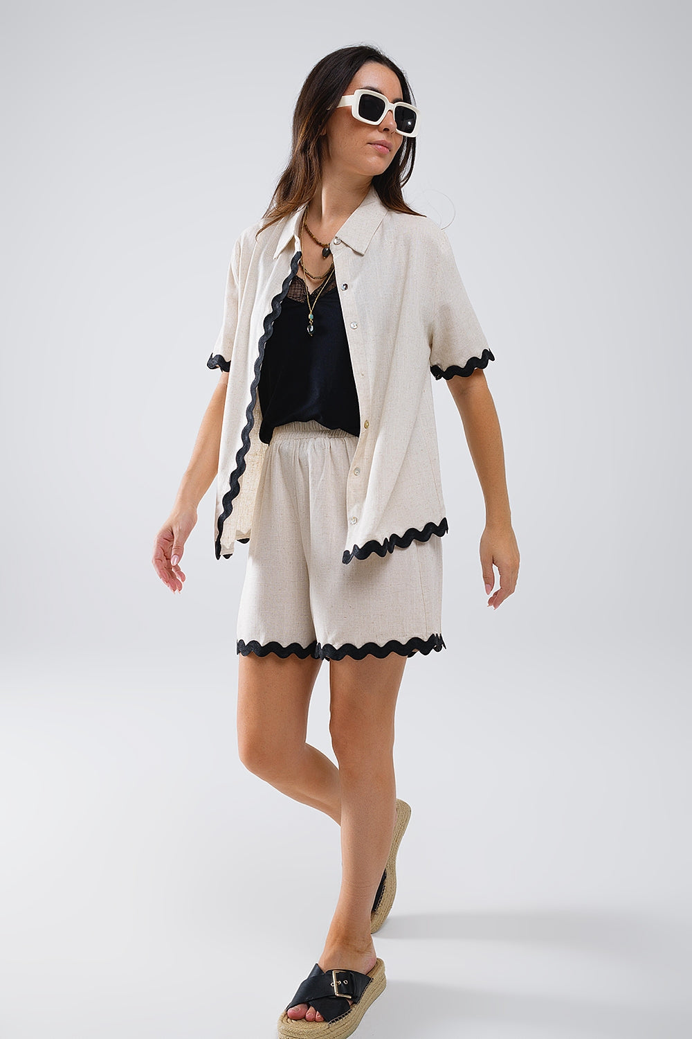 Camisa de Lino con Festón en Contraste Beige