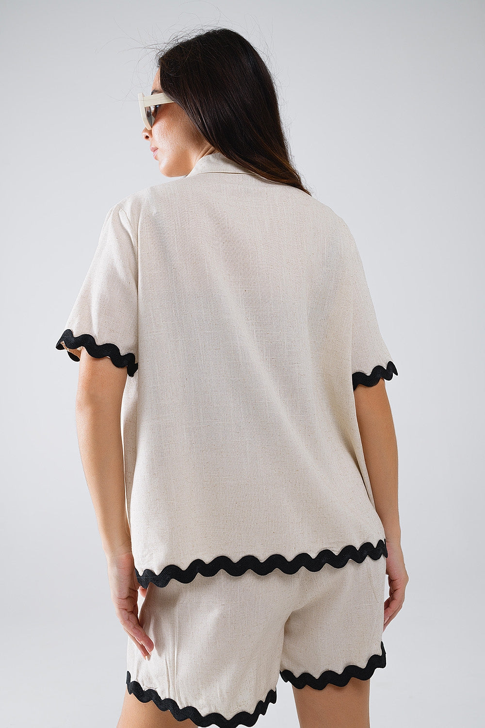 Camisa de Lino con Festón en Contraste Beige