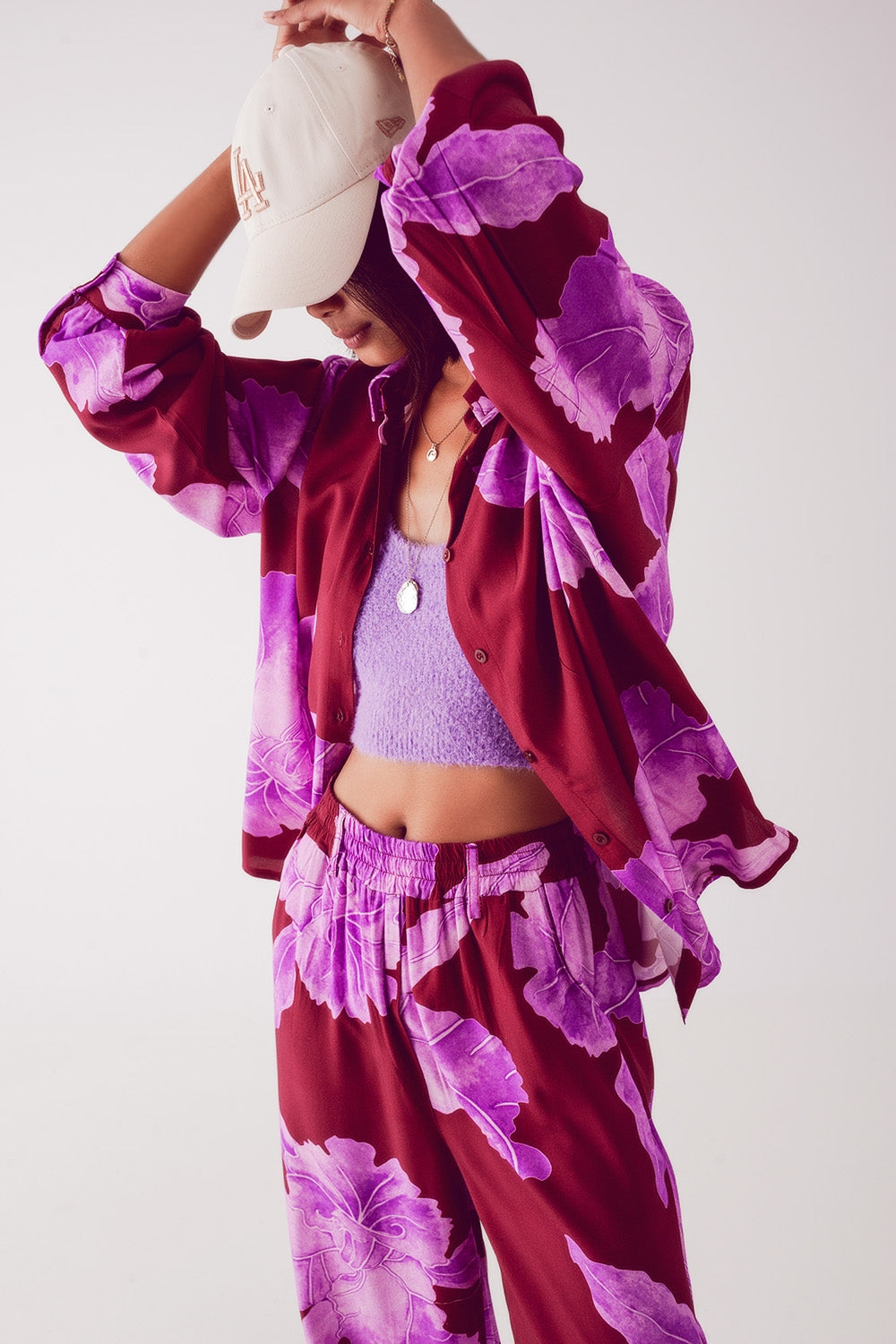 Q2 Camisa de Saten en color fucsia con gran estampado floral