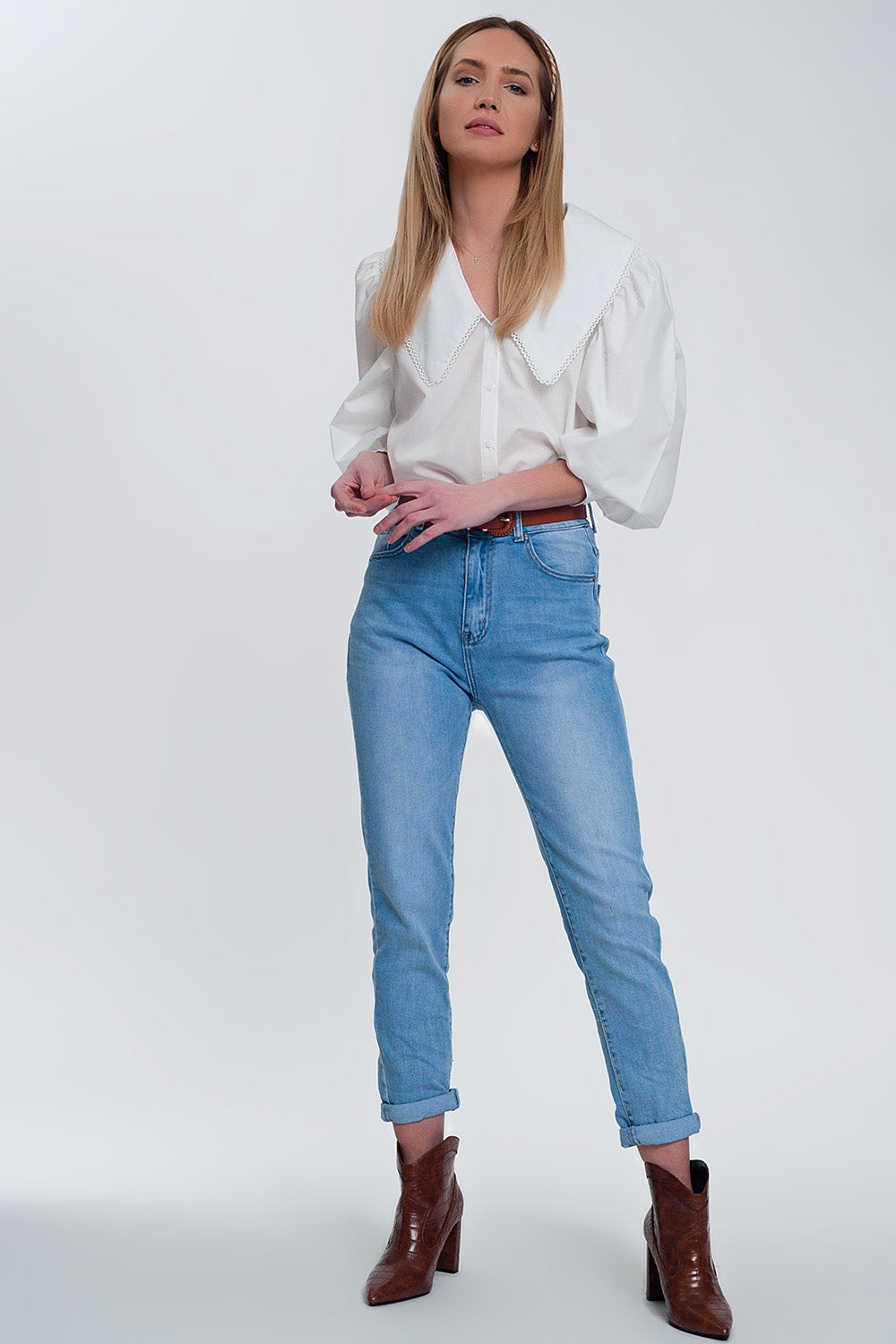 Camisa en blanco con cuello extragrande