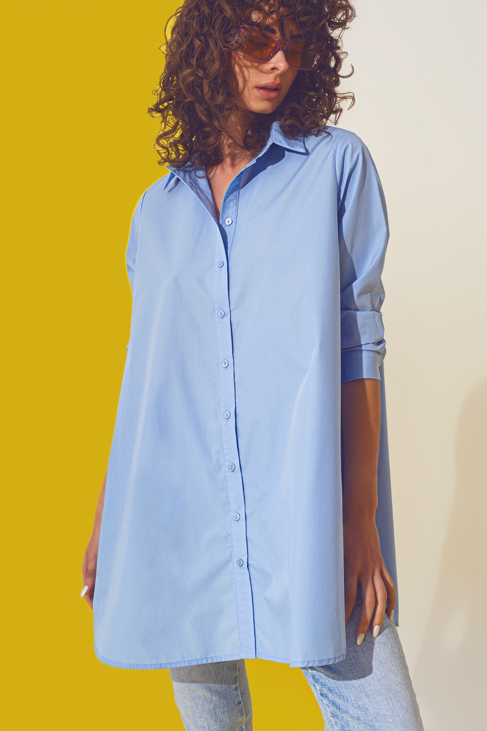 Q2 Camisa extragrande en azul claro