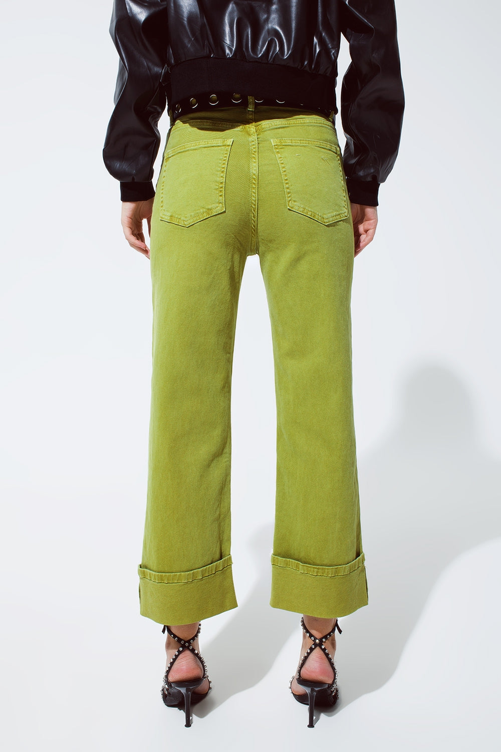 Pantalones vaqueros de pierna recta con dobladillo cortado en verde oliva