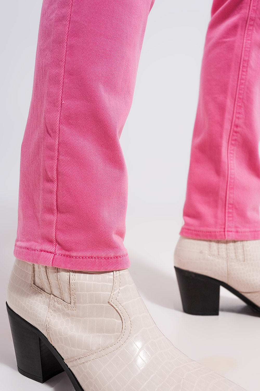 Vaqueros rosa de corte pitillo de algodón elastico