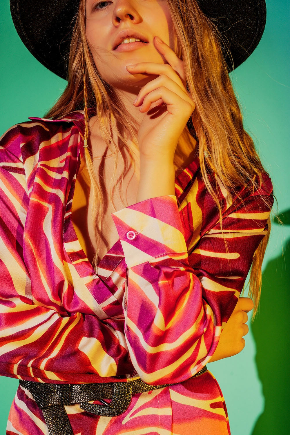 Vestido de fiesta con estampado de cebra en fucsia