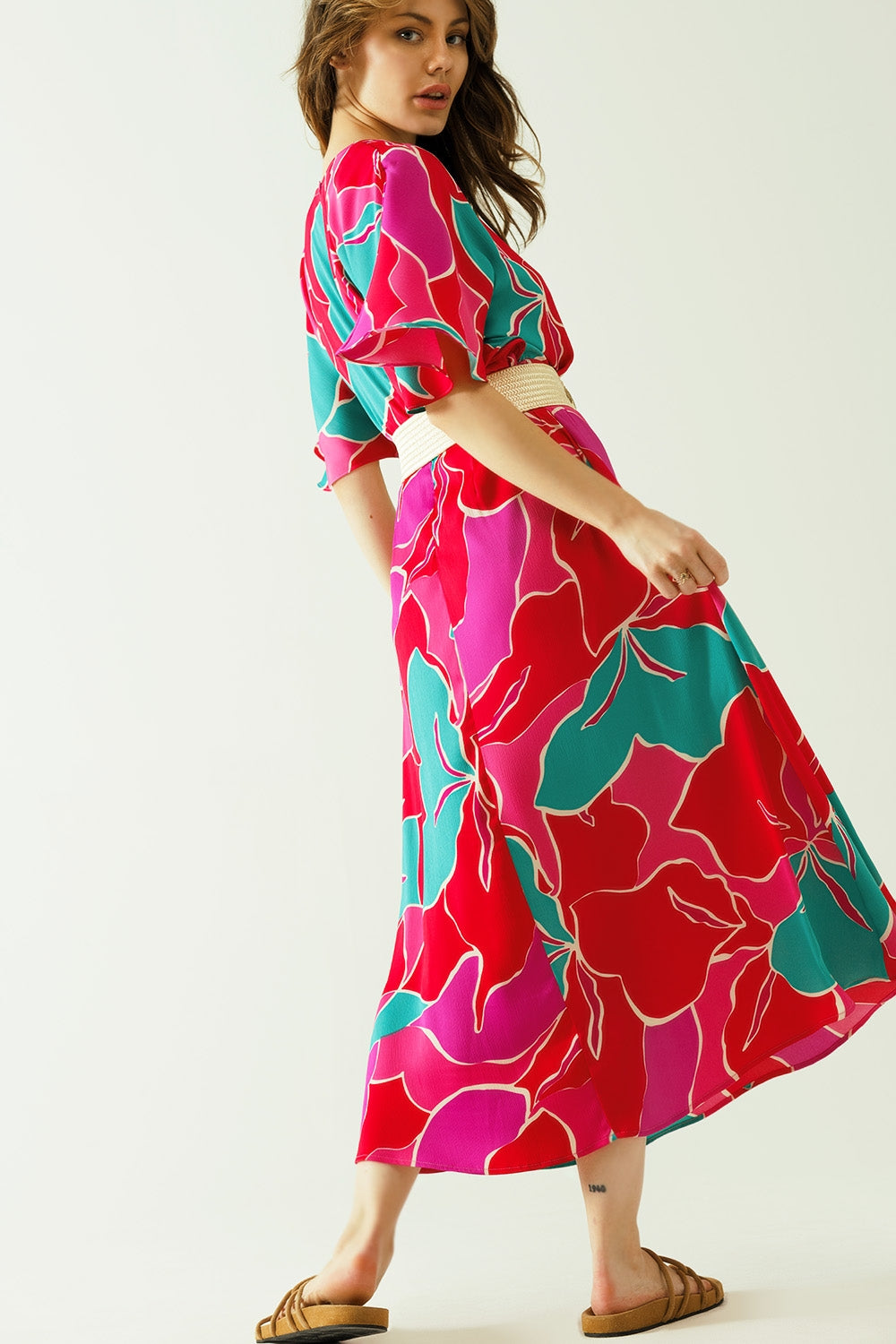 Vestido holgado de manga corta con motivos florales