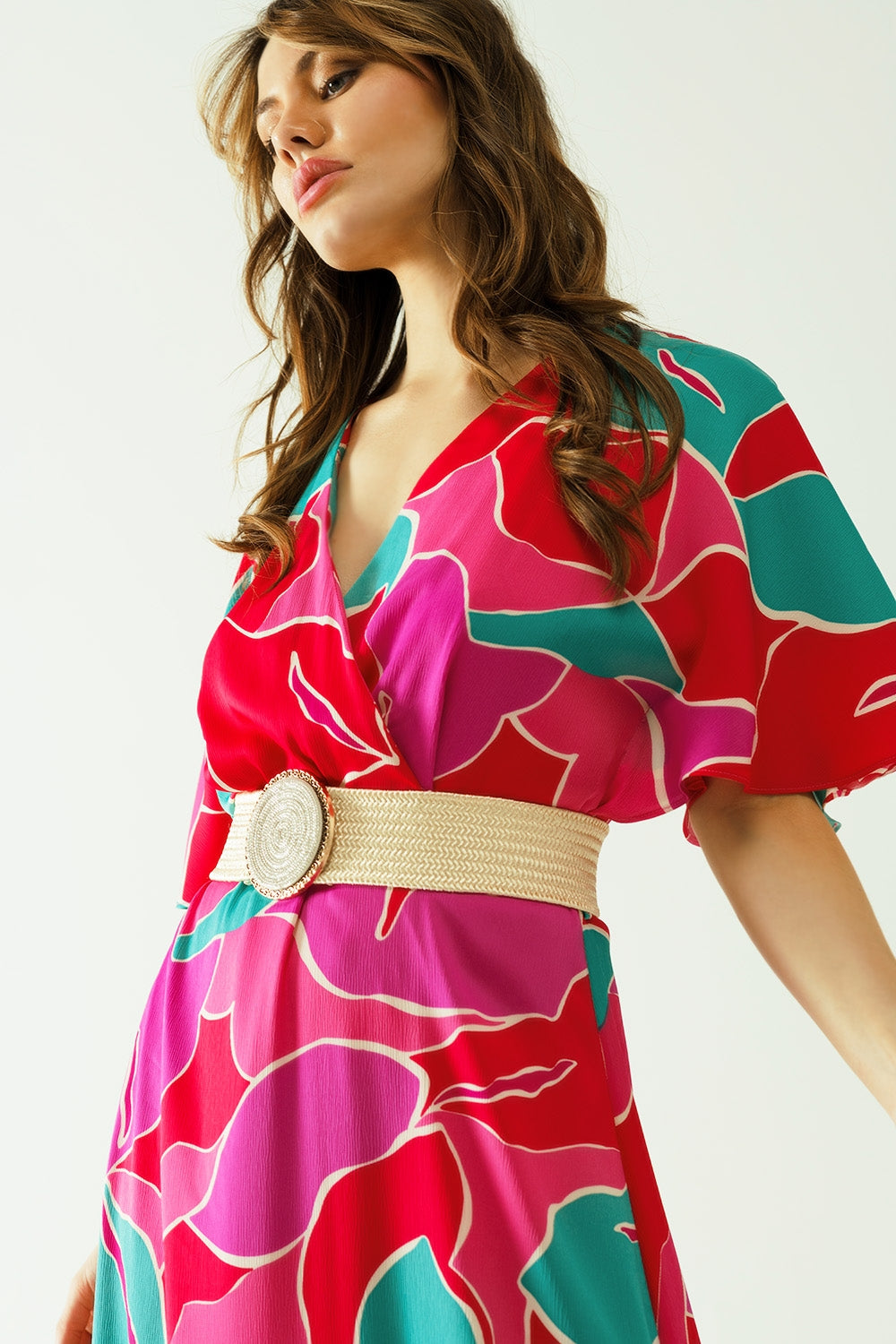 Vestido holgado de manga corta con motivos florales