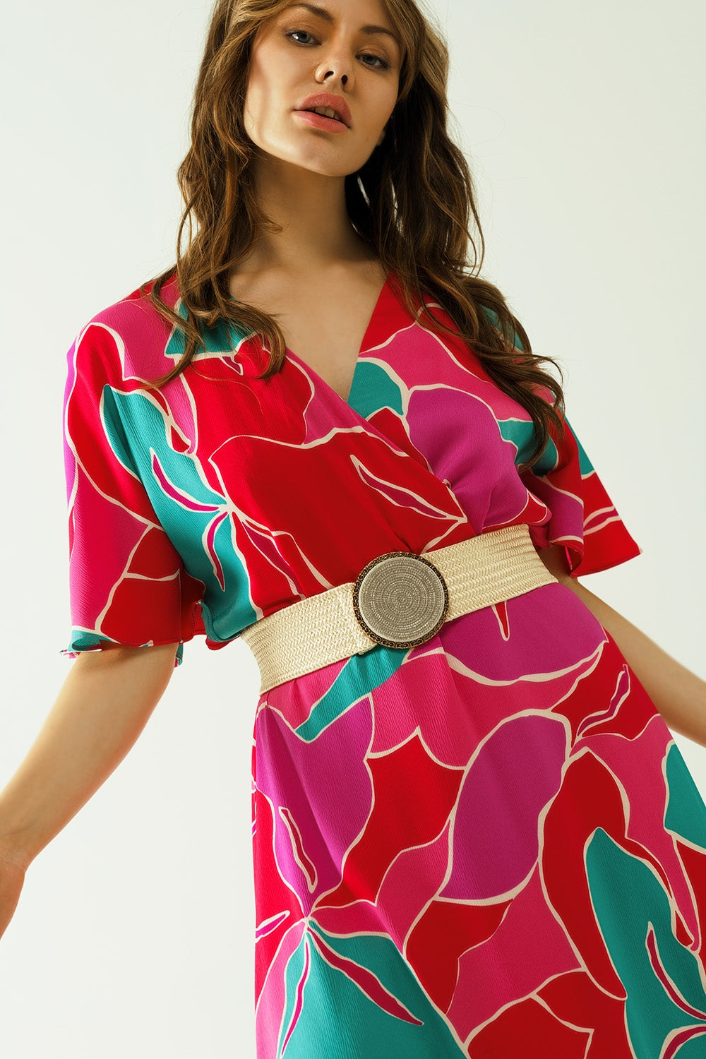 Vestido holgado de manga corta con motivos florales