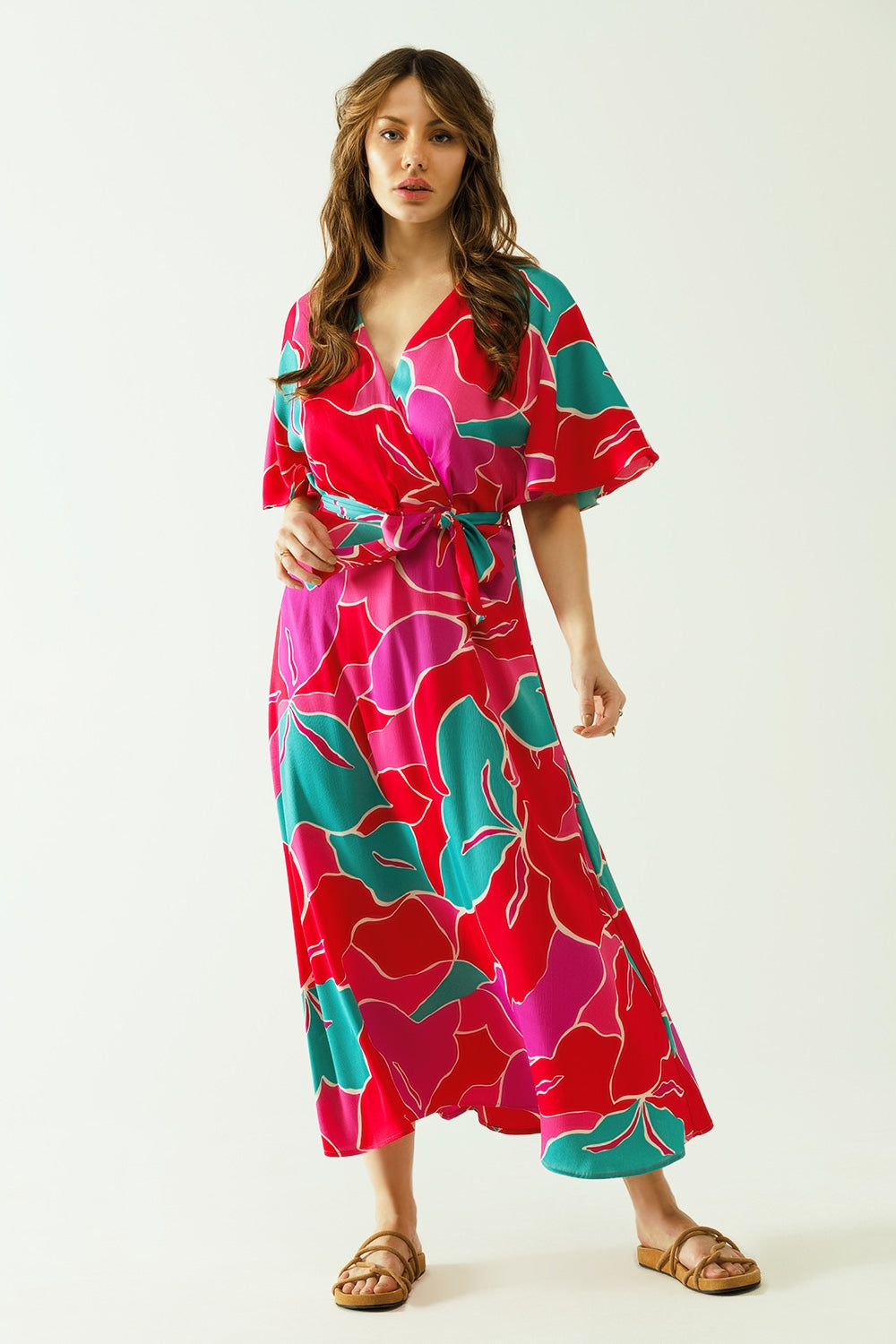Vestido holgado de manga corta con motivos florales
